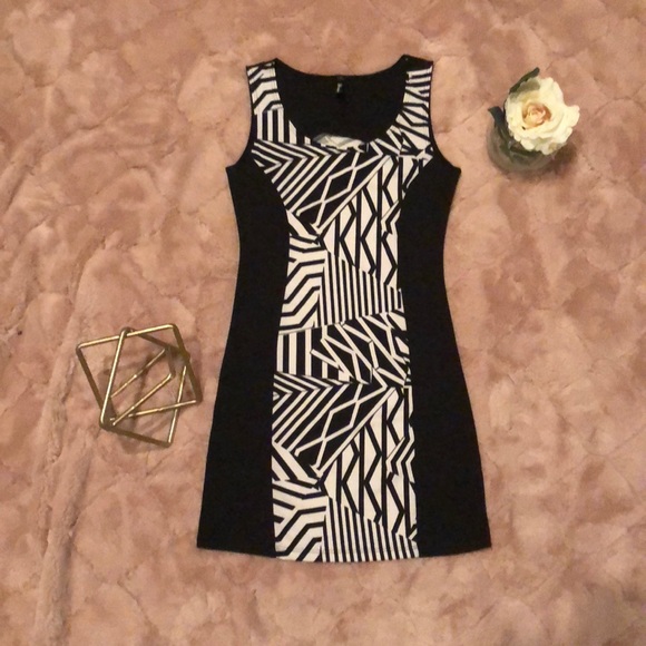 WinWin Dresses & Skirts - Black & white bodycon dress ((FreeGift wPurchase))